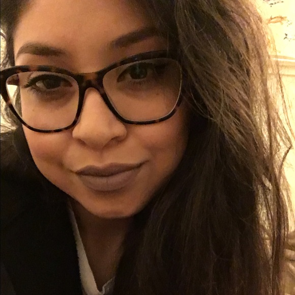 Meet your Posher, Elizabeth - Picture 3 of 4