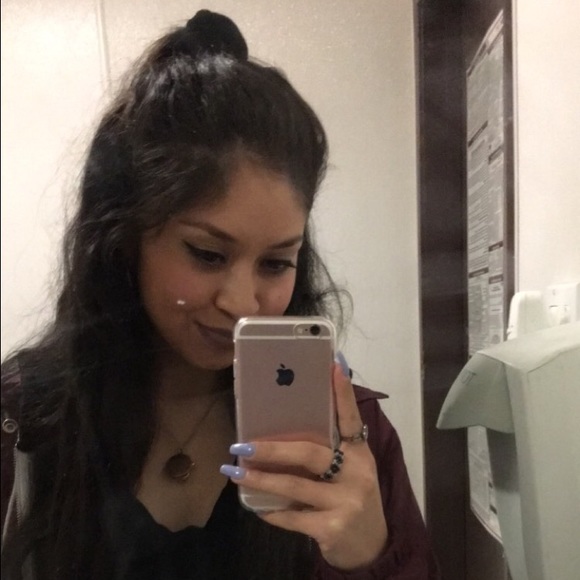 Meet your Posher, Elizabeth - Picture 4 of 4