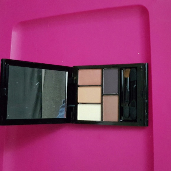 ME Makeover Essential Basic Eyeshadow - Picture 2 of 3