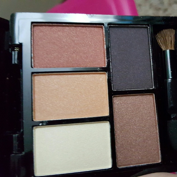 ME Makeover Essential Basic Eyeshadow - Picture 3 of 3