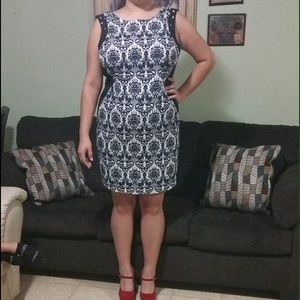 A line sleeveless dress