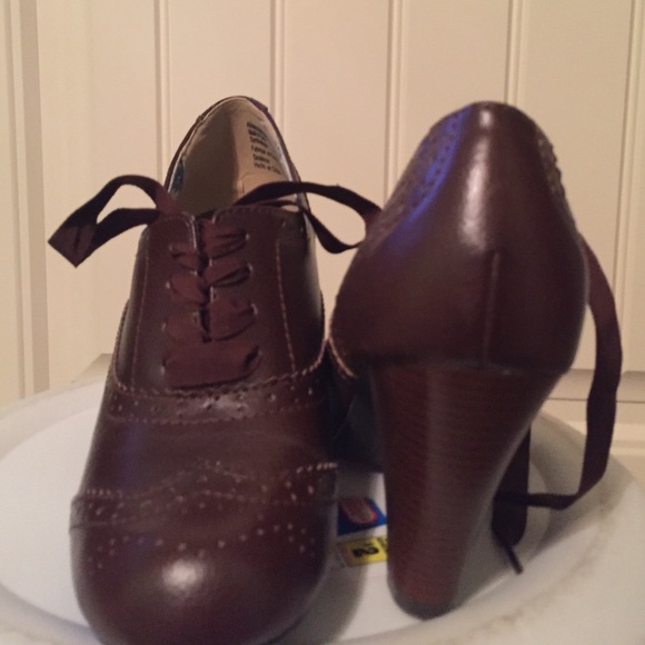 American eagle shoes with a heel