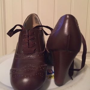 American eagle shoes with a heel