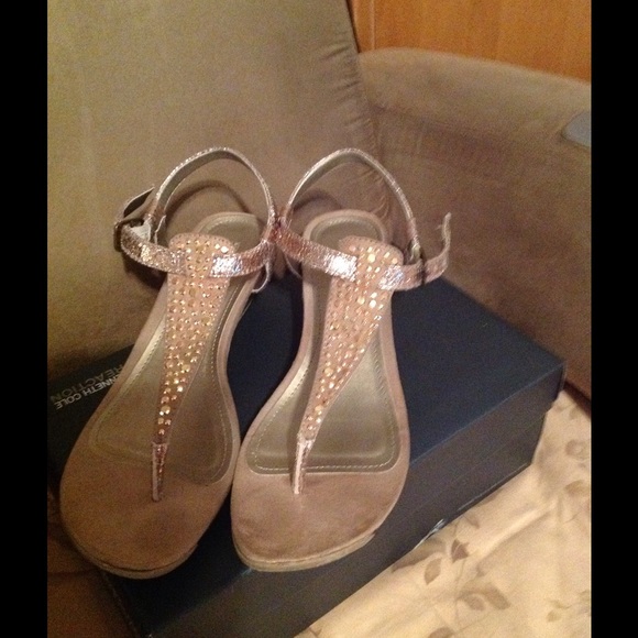 Gold sandals Kenneth Cole