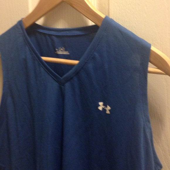 Under Armour XL women's v-neck tank top