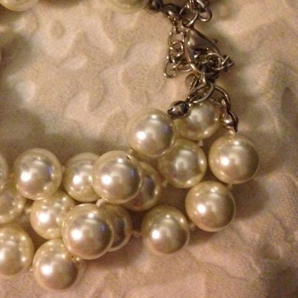 Multistrand faux pearl bracelet - Picture 2 of 4