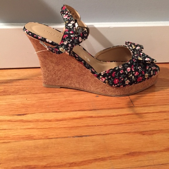 Floral wedges