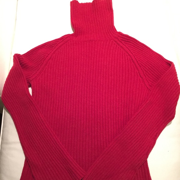 Red Abercrombie & Fitch turtleneck sweater - Picture 4 of 4