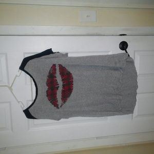 Long T-shirt with plaid lips grey and black shirt