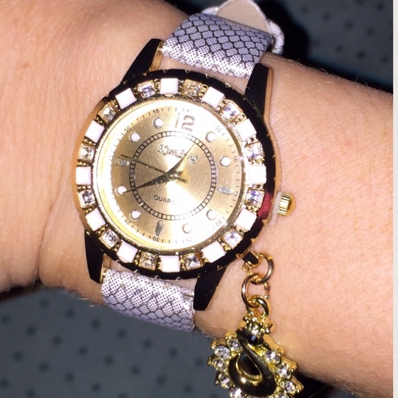 Pretty Charm Watch💟 - Picture 2 of 3