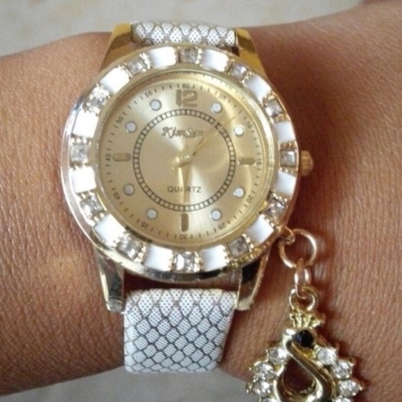 Pretty Charm Watch💟 - Picture 3 of 3