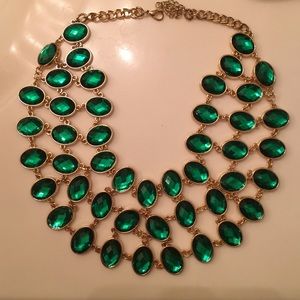 Beautiful statement necklace!