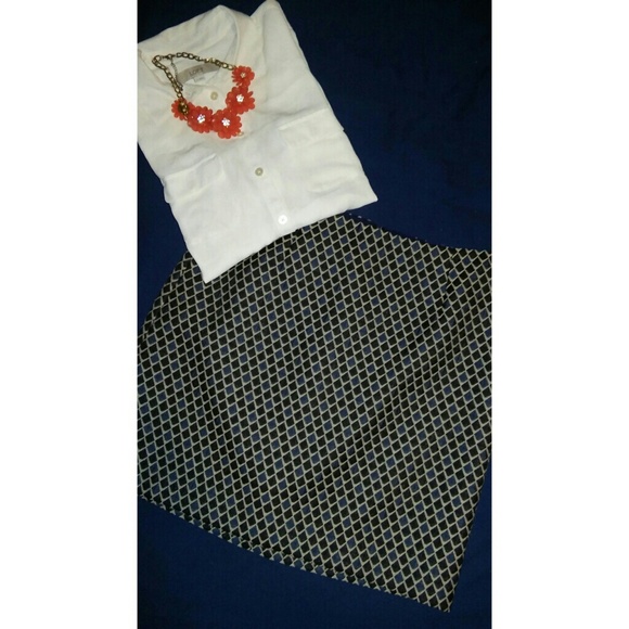 Very cute navy and light blue cream printed skirt!