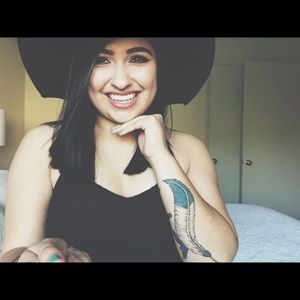 Meet your Posher, Nora