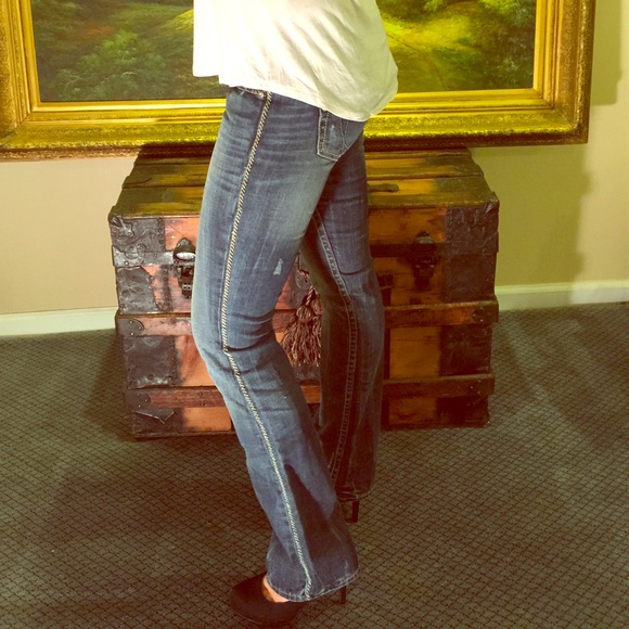 Express Zelda Barely Boot Jeans