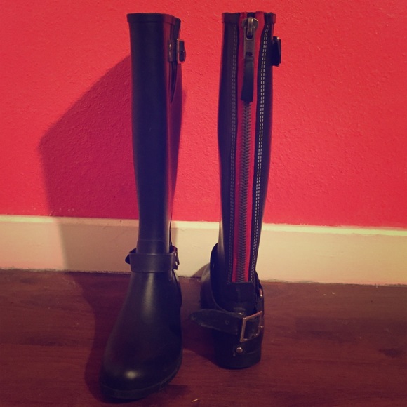 Steve Madden rainboots
