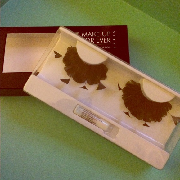 Faux Eyelashes - Black Feather Lashes