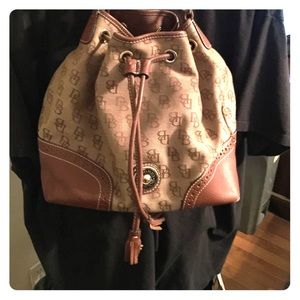 ⚡️⚡️🎉Flash Sale! Dooney & Bourke brown bucket bag