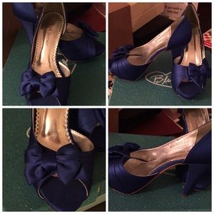Beautiful Never Used Blue Heels with Bow!