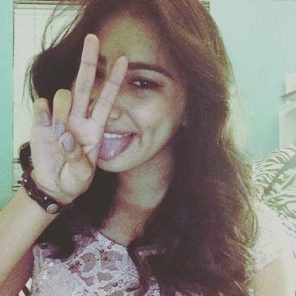 Meet your Posher, Estela