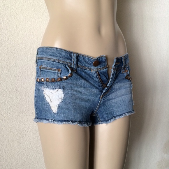 🚫SOLD🚫 Ripped Distressed Cut Off Studded Denim - Picture 2 of 4