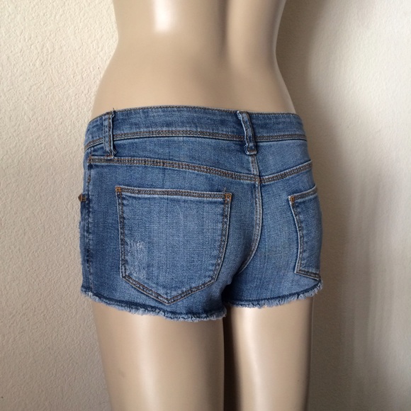 🚫SOLD🚫 Ripped Distressed Cut Off Studded Denim - Picture 3 of 4