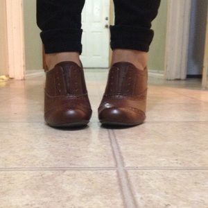 American Eagle Brown Oxford Heels