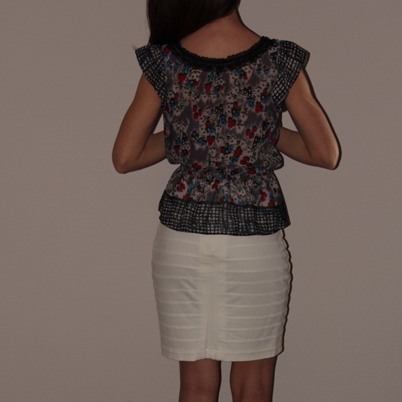 SOLD in bundle - Jessica Simpson blouse - Picture 3 of 3