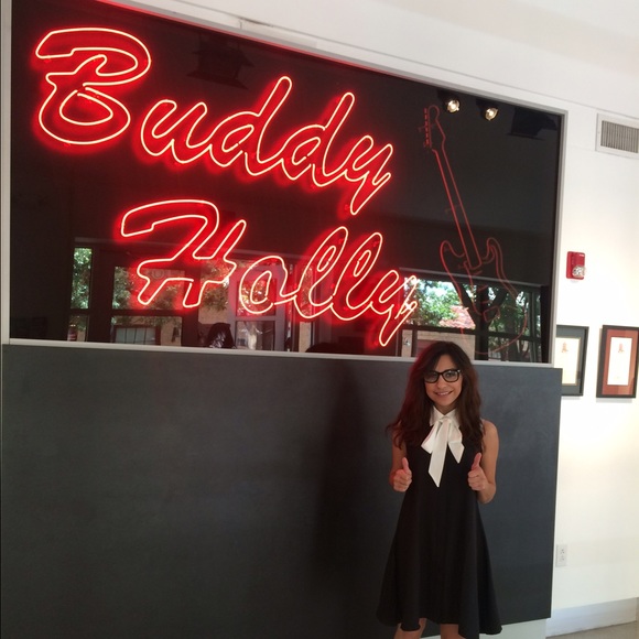 Meet Your Posher - Picture 2 of 3