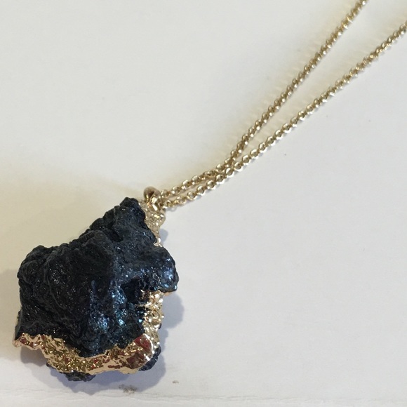 🌸HP🌸 Black Druzy Necklace - Picture 4 of 4