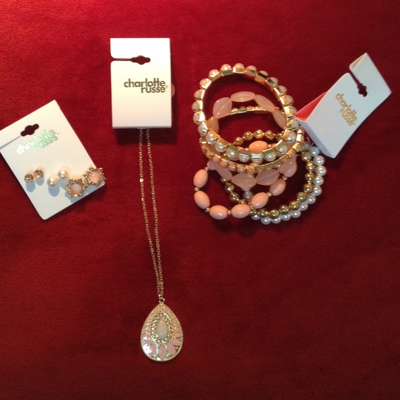 Costume Jewelry Bundle 🛍