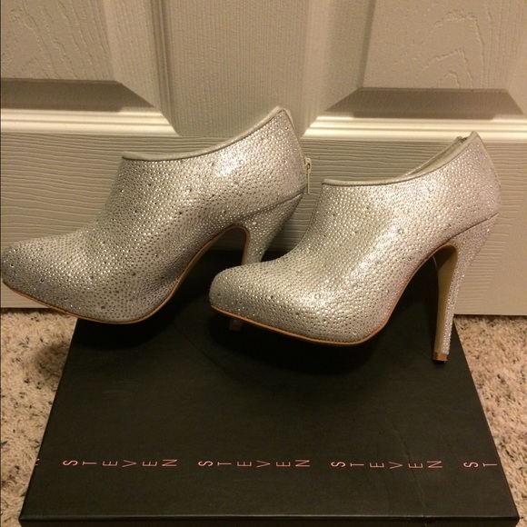 Steve Madden Sparrkk Ankle Booties