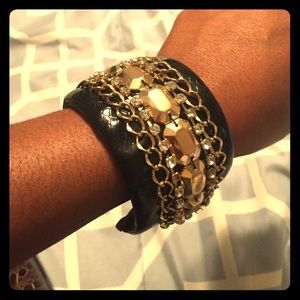 💥Chunky black & gold cuff💥