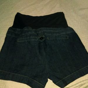 First kick maternity shorts