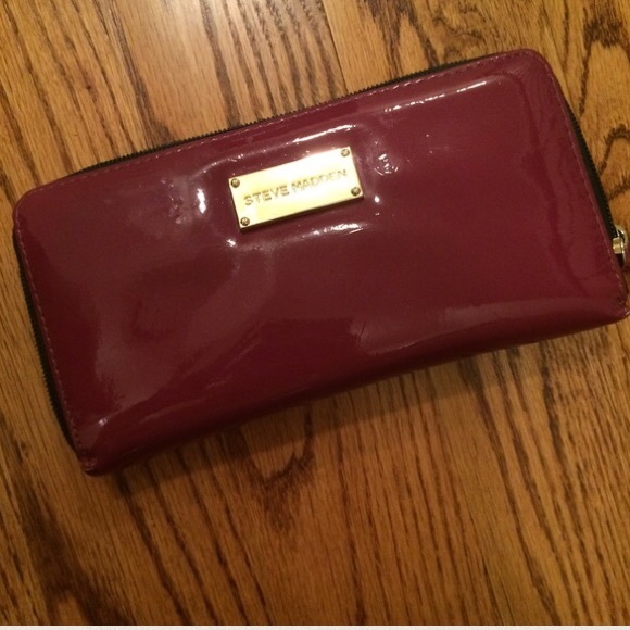 Berry Steve Madden Wallet - Picture 1 of 3