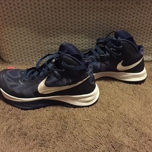 Nike woman's hyper fuse basketball shoes