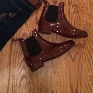 Burgundy short glossy rain boots