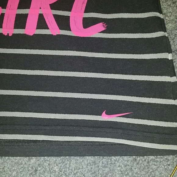 Super cute striped hot pink black Nike Top - Picture 4 of 4
