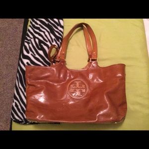 Brown large Tory Burch purse!!