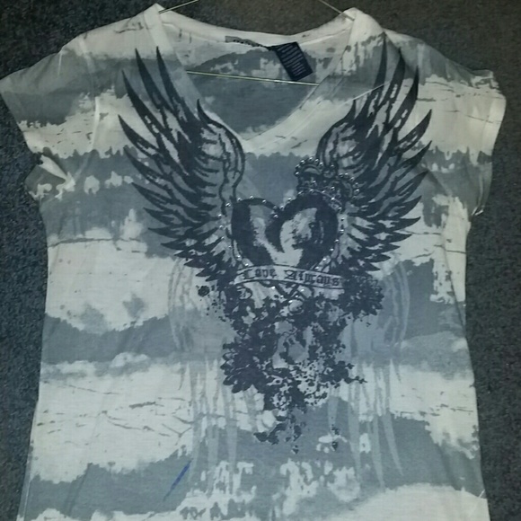 Black and white super cute heart and wing Top - Picture 2 of 4