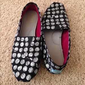 Black and silver polka dot TOMS