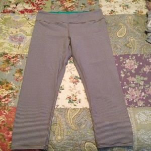 AE Striped Cropped Leggings/Yogas