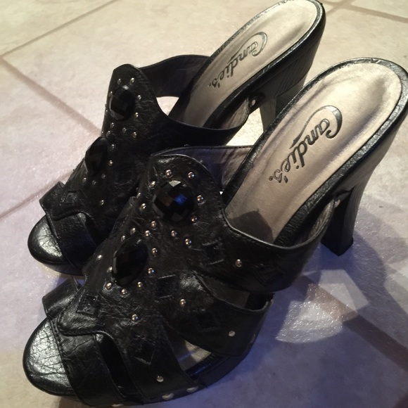 Adorable Candie's shoes sz 6 1/2