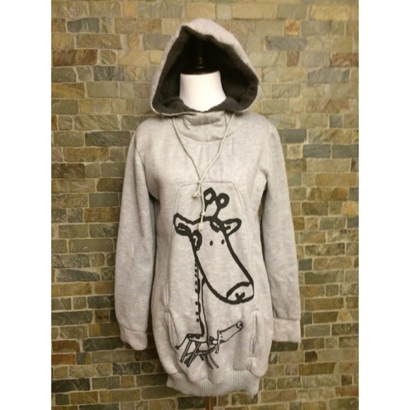 Cute long giraffe hoodie, xs good for a kid.