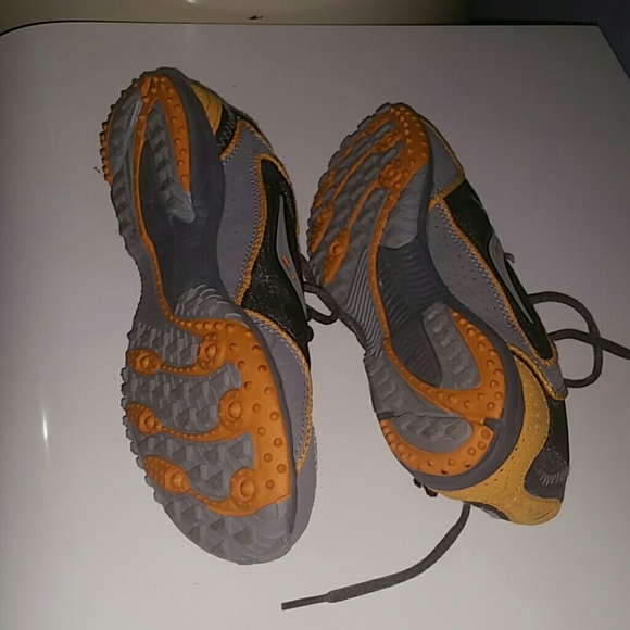 Sneakers - Picture 3 of 4