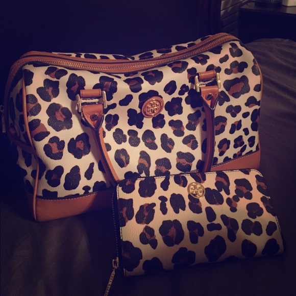 SOLD!!! Do not buy! Tory burch handbag and wallet