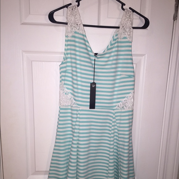 Sleeveless stripped dress