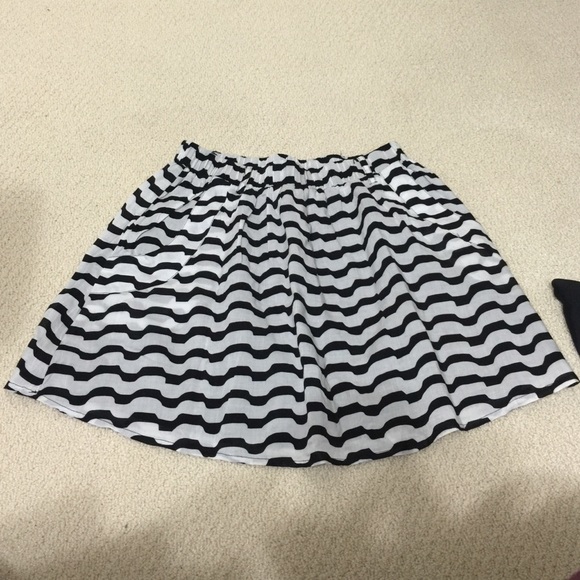 Skirt, with side pockets