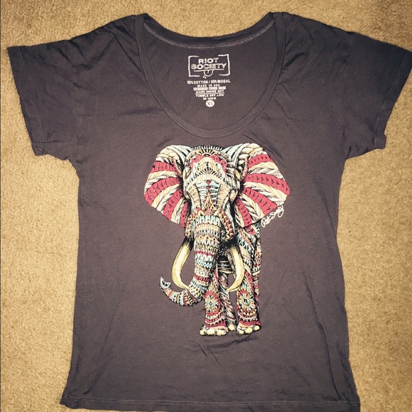 *****SOLD*********Elephant oversized tshirt