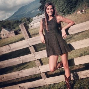 Meet your Posher, Dakota